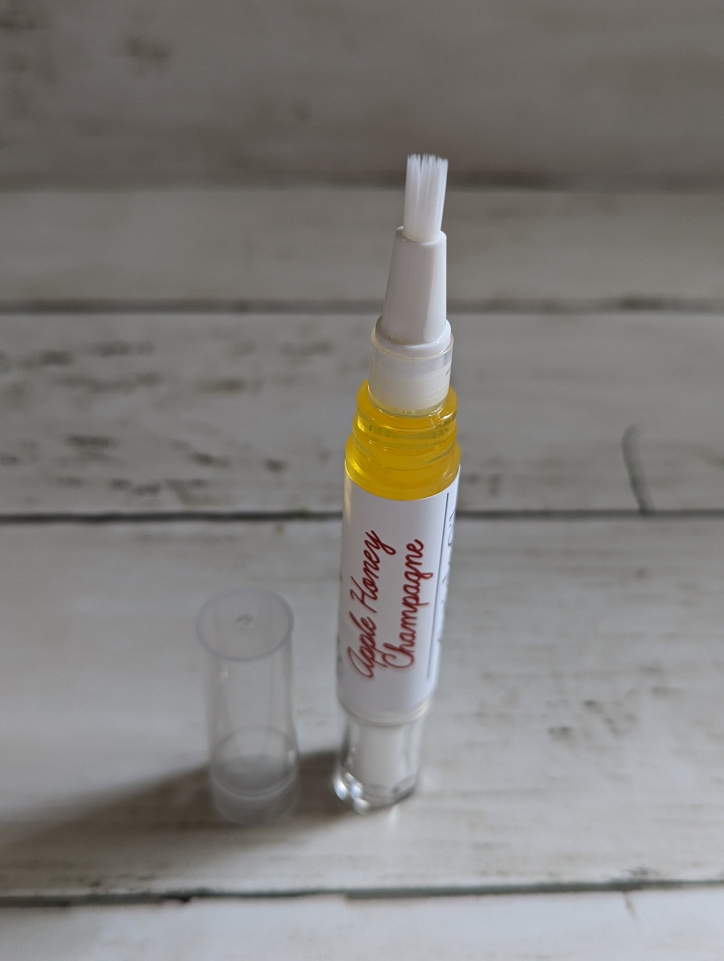 Apple Honey Champagne Cuticle Oil Brush Pen